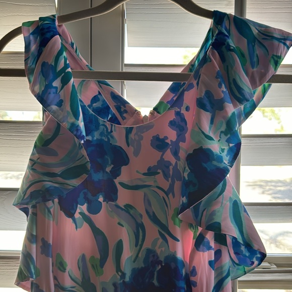 Lilly Pulitzer dress EUC with flutter sleeve color t back style - Picture 2 of 6